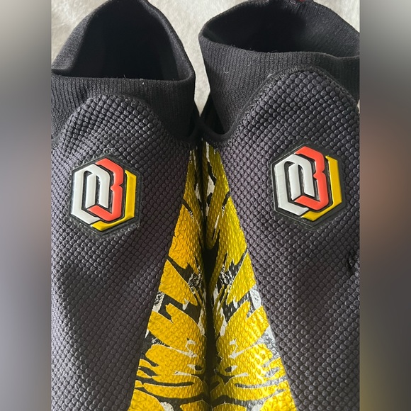 Barely worn Nike obj cleats WILLING TO NEGOTIATE A PRICE THATS BEST FOR YOU……... main image 5